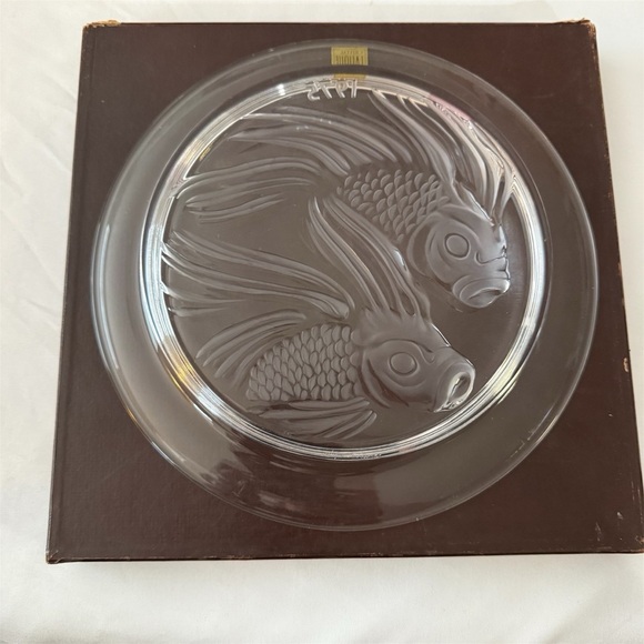 Vintage 1975 Lalique France Crystal Annual Plate "Fish Duet" ~ Signed And In Box - Picture 4 of 5